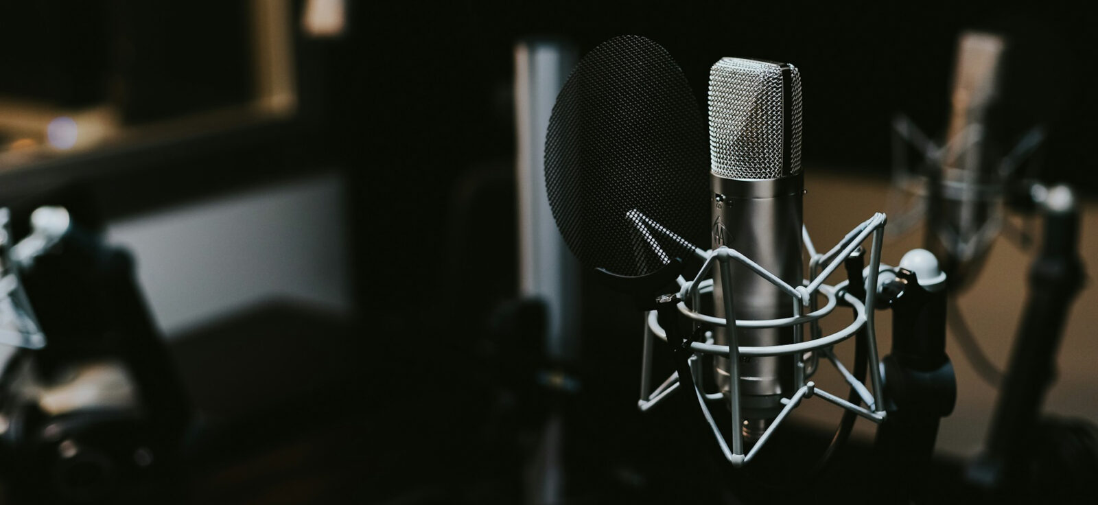 micro dans un studio d'enregistrement