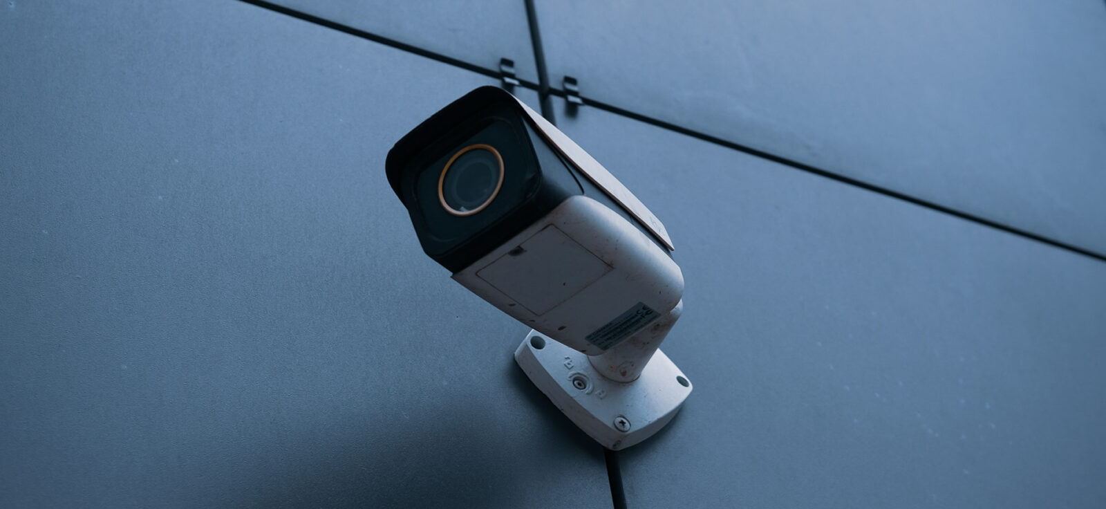 caméra de surveillance en plan rapproché