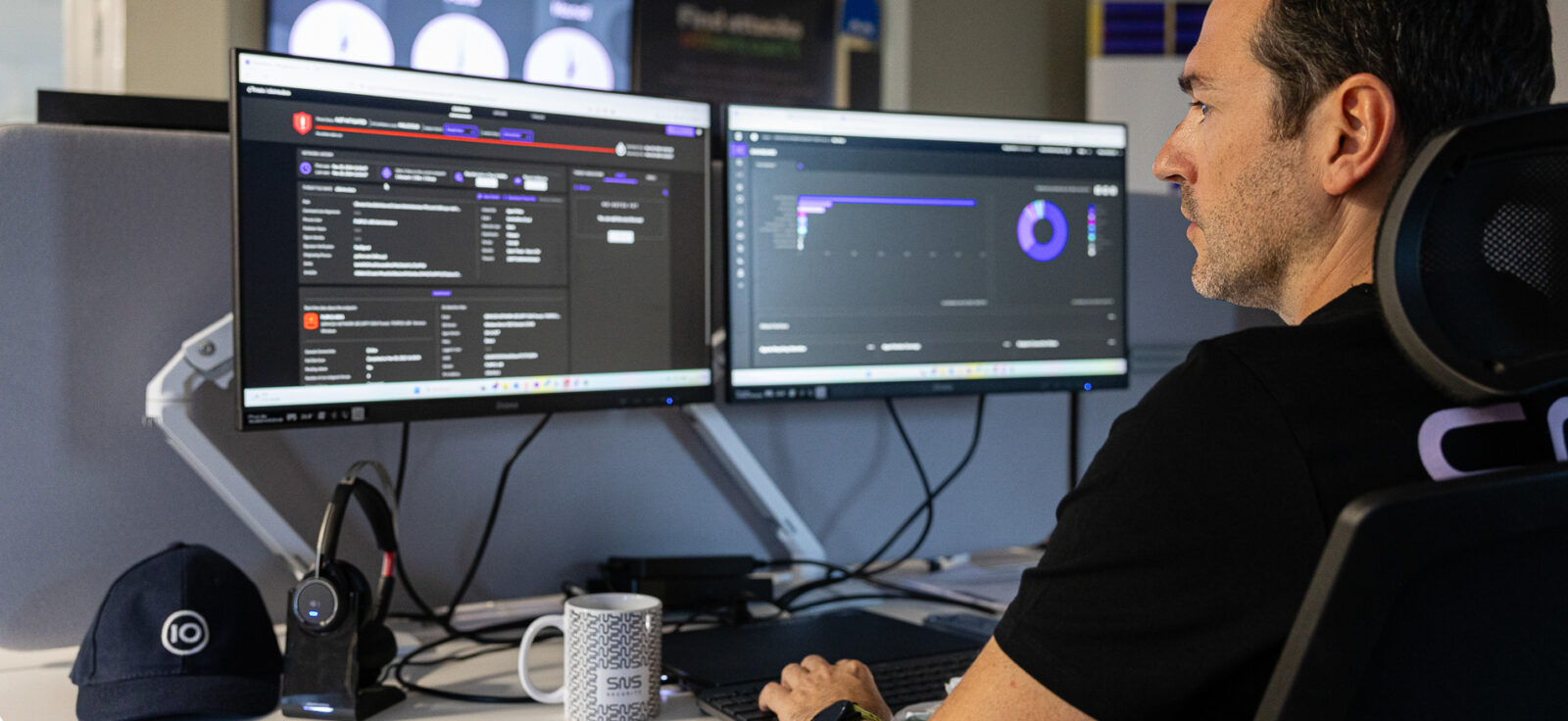 Analyste SOC en opération de threat hunting