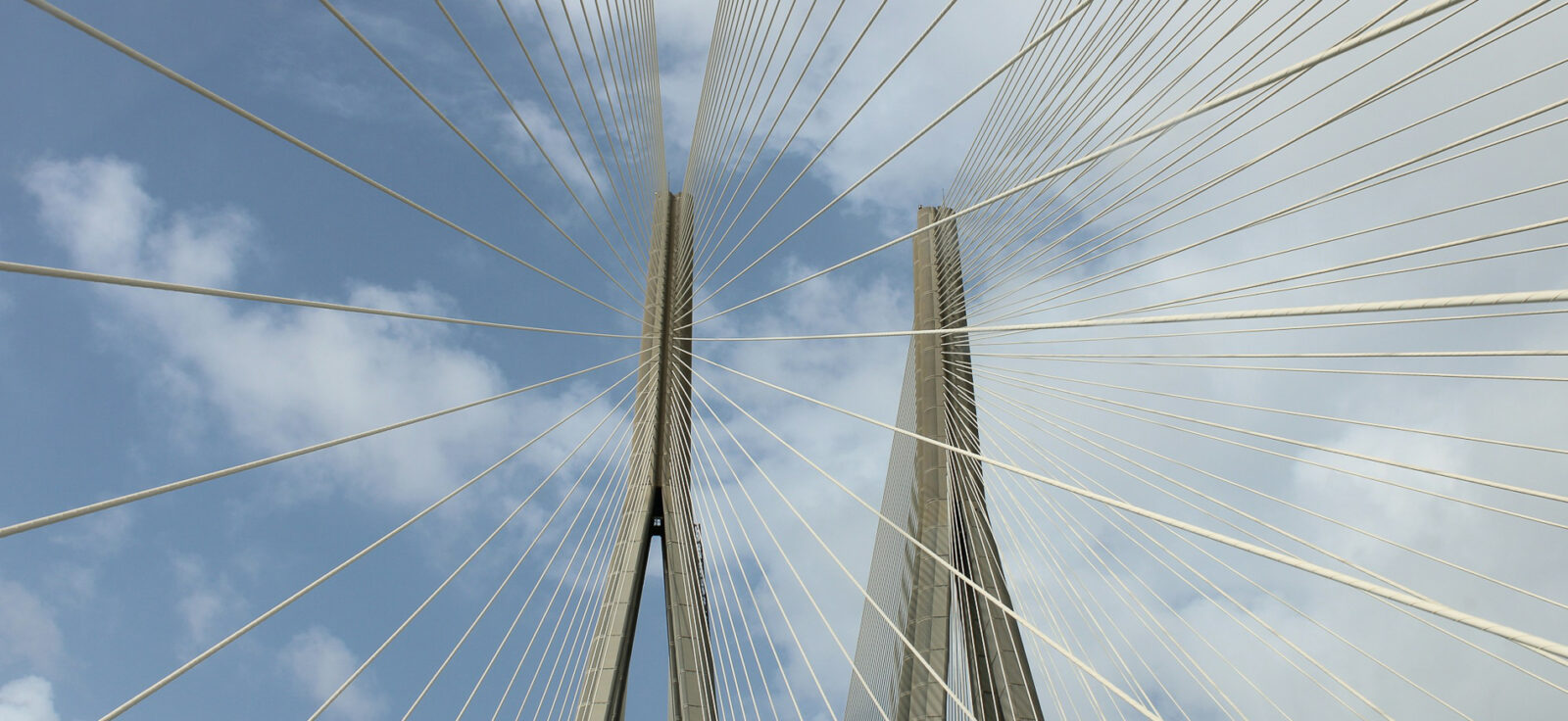Pont suspendu vu du dessous