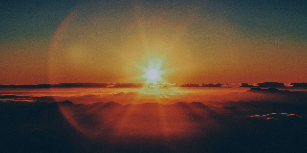 Levé de soleil au dessus des nuages