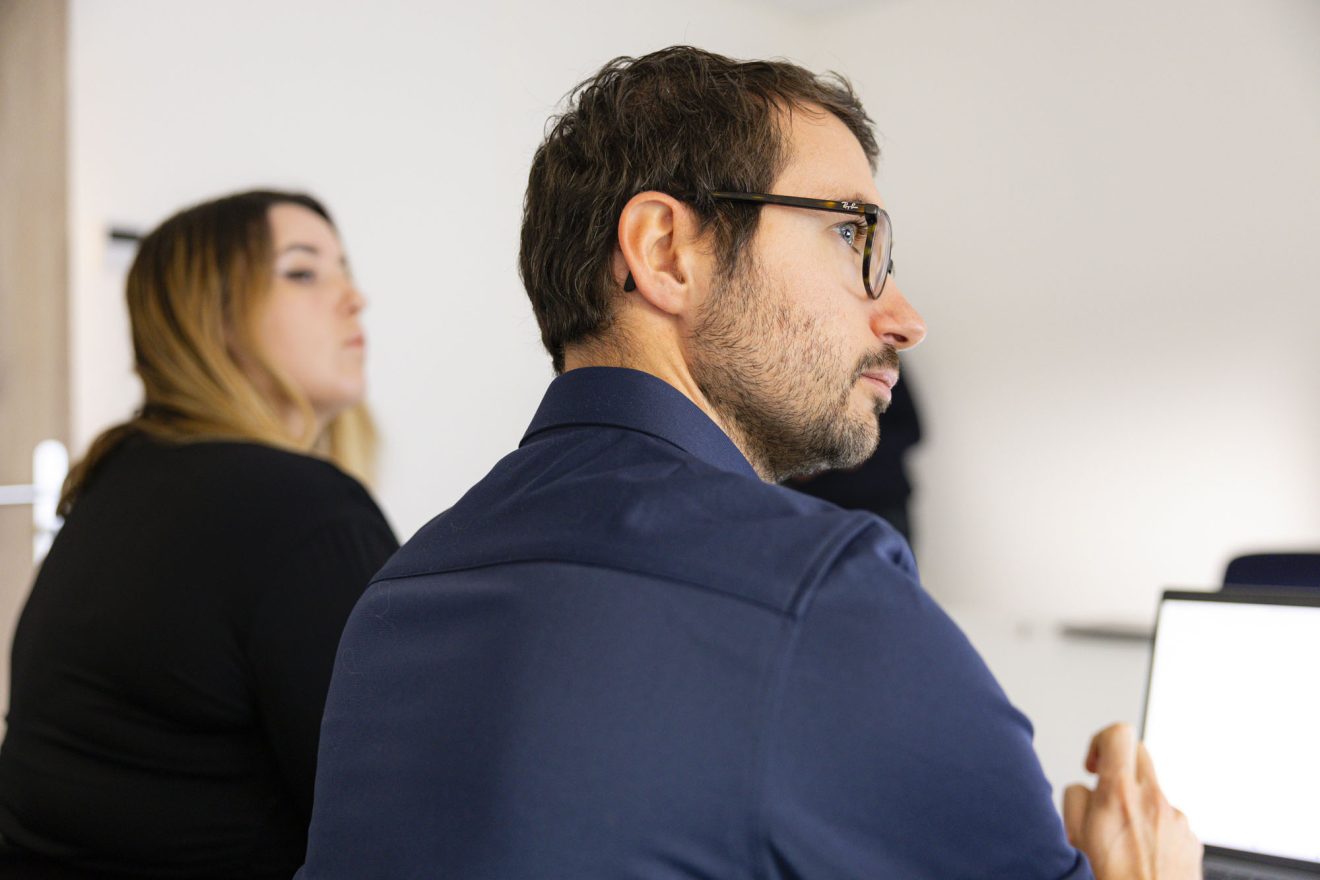 chefs de projets en réunion