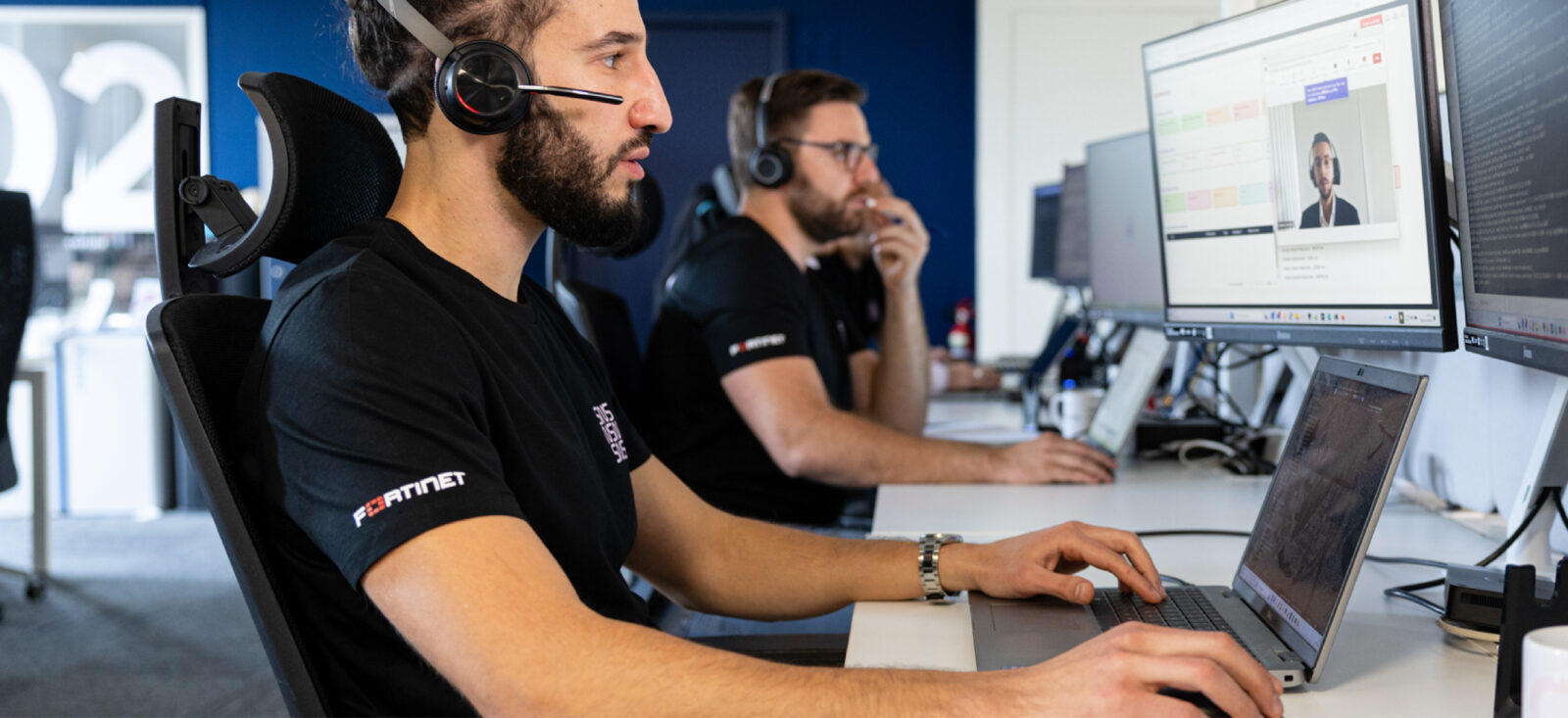 Equipe support SNS Security travaillant