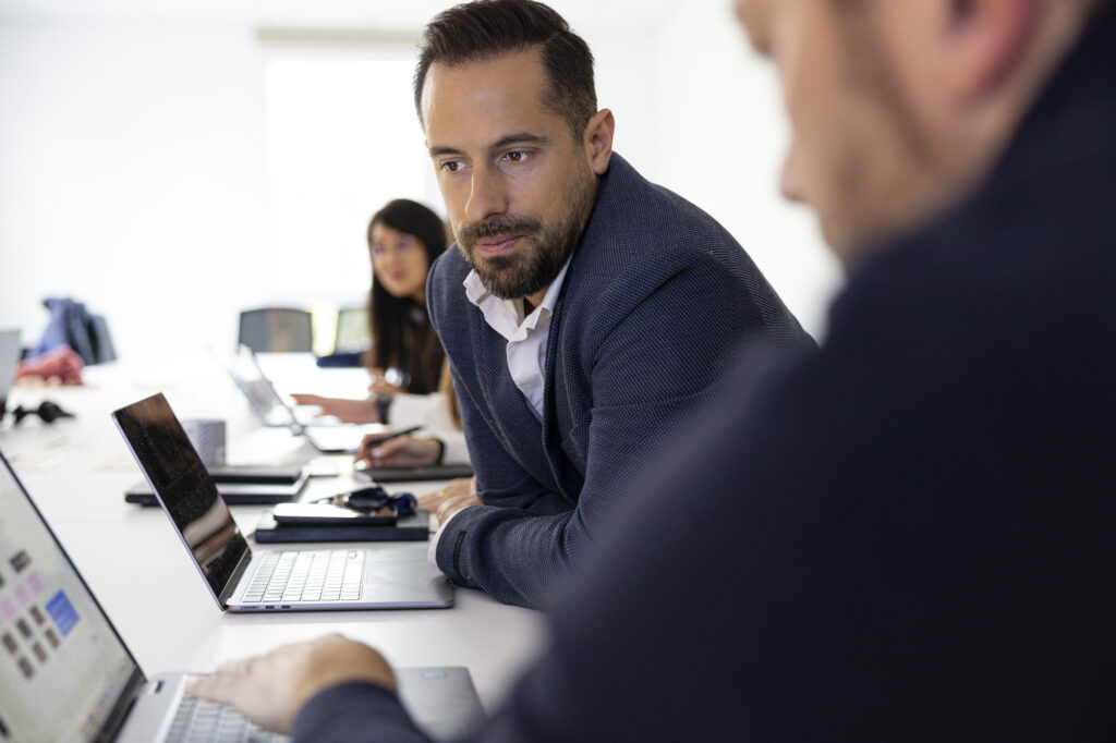 Olivier Perez en pleine réunion