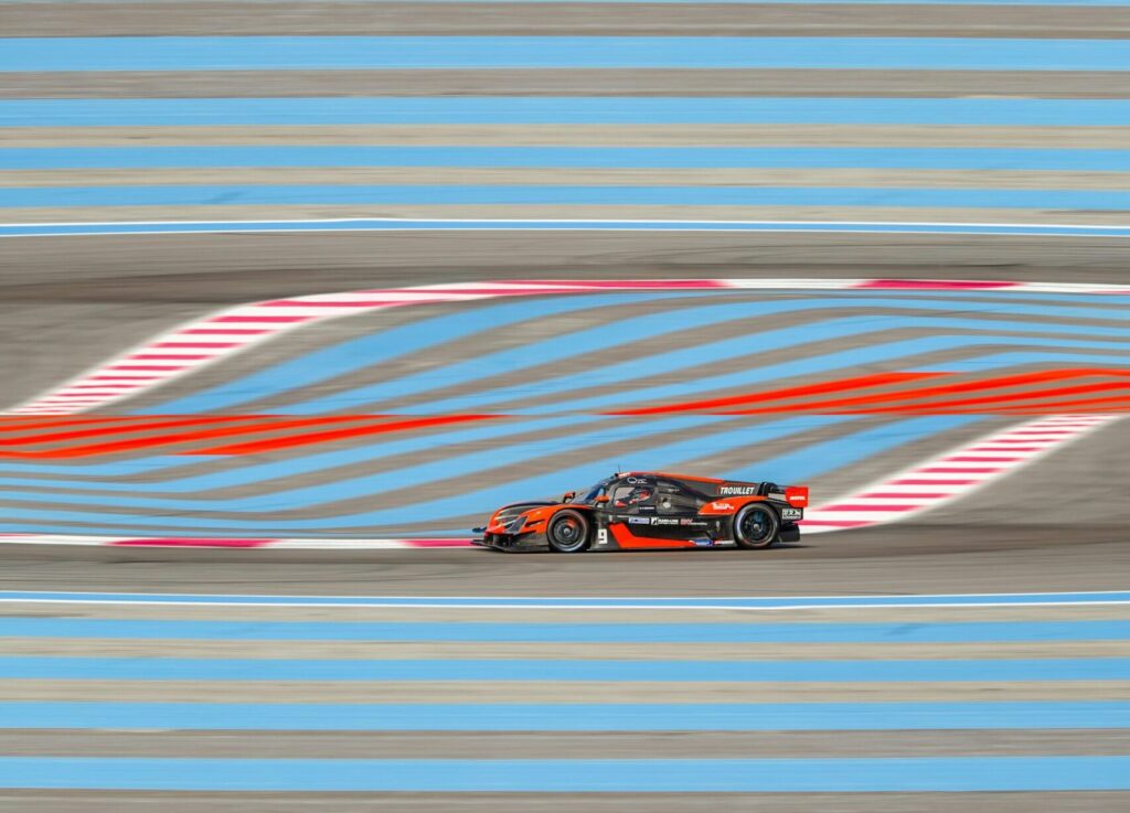 Prototype roulant sur le circuit du Castellet