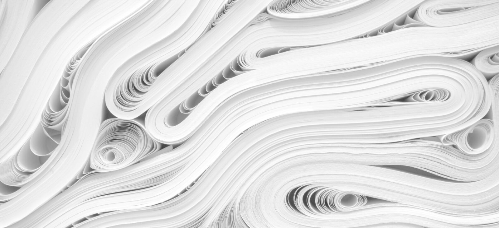 journal serrés les uns sur les autres