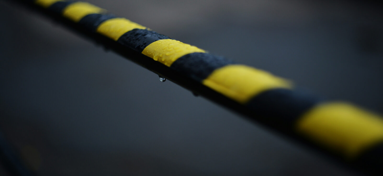 Cordon jaune et noir de sécurité